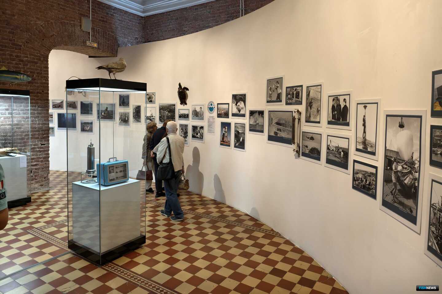 На выставке можно увидеть не только фотографии, но и другие экспонаты
