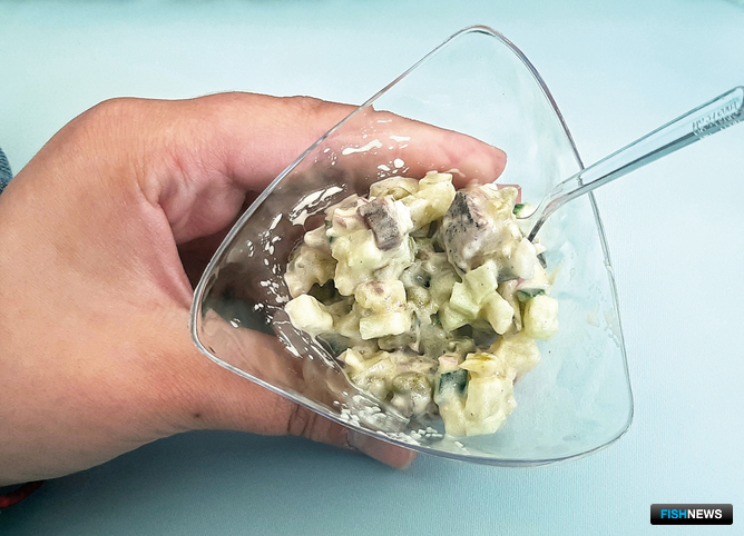 Дальневосточный салат с сардиной очень похож на традиционный «Оливье»