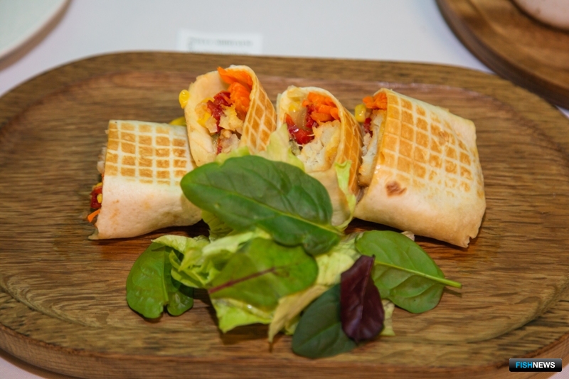 Явным фаворитом у большинства дегустаторов стал ролл «Свежий улов» — с минтаем и пассерованными овощами