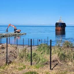Среди утилизированных судов — танкер «Виктория» длиной 50 м, который находился на скальной отмели в акватории морского порта Невельск. Фото с официального сайта Росморречфлота