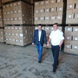 В июле 2017 г. склады с готовой продукцией «Островного» посетил заместитель министра сельского хозяйства – руководитель Росрыболовства Илья ШЕСТАКОВ