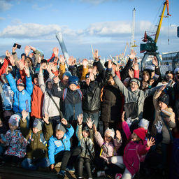 После награждения для ребят провели экскурсию по паруснику. Фото пресс-службы Дальрыбвтуза