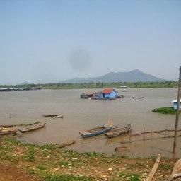 Озеро Тонлесап, называемое также Камбоджийским внутренним морем — самый большой водоем Индокитайского полуострова. Фото Phi1free («Википедия»). Файл доступен по лицензии Creative Commons Attribution 4.0 International