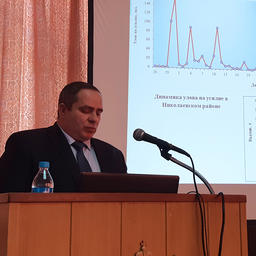Руководитель ХабаровскНИРО Николай КОЛПАКОВ выступает на заседании научно-промыслового совета