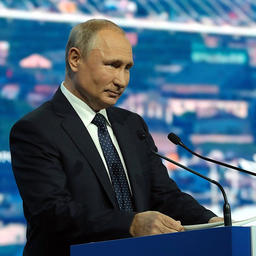 Президент Владимир ПУТИН на пленарном заседании Восточного экономического форума. Фото пресс-службы главы государства