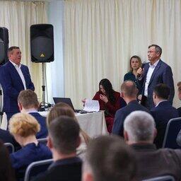 Актуальные для экономики вопросы рассматривались на встрече главы Сахалинской области Валерия ЛИМАРЕНКО с представителями делового сообщества. Фото пресс-службы СФ