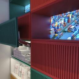 В морском контейнере на стенде, посвященном логистике, «спрятали» рыбный груз