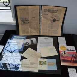 Многие экспонаты можно взять в руки и рассмотреть поближе