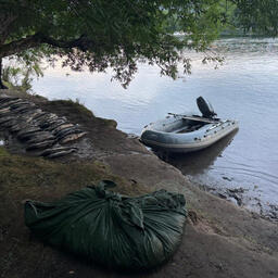 Нарушители поймали четыре нерки, одну чавычу и 80 экземпляров кеты. Фото пресс-службы СВТУ
