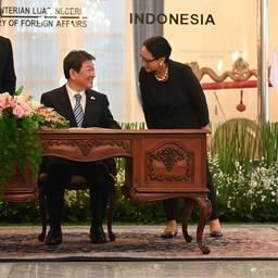 Министры иностранных дел Японии и Индонезии Тосимицу МОТЕГИ и Ретно МАРСУДИ провели переговоры в Джакарте. Фото CNA