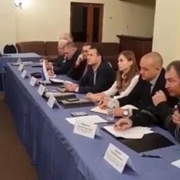 Российская делегация на заседании комиссии. Кадр из видео, снятого одним из очевидцев