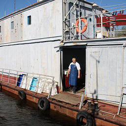 Рыбацкий плашкоут на Ямале. Фото с сайта yamal-24.ru