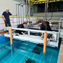 Работа аспирантов КГТУ в гидролотке компании «Фишеринг Сервис» в Калининграде