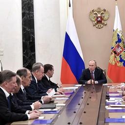 Президент Владимир ПУТИН 27 декабря провел оперативное совещание с постоянными членами Совета Безопасности. Фото пресс-службы главы государства
