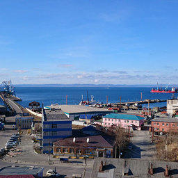 В этом году в Корсаковском порту проделали серьезную работу по ремонту 70 м причальной полосы
