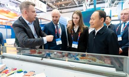 Выставку посещают и представители профильных ведомств высокого уровня. Фото пресс-службы ESG