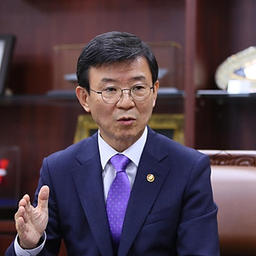 Министр морских дел и рыболовства Республики Корея Мун Сон ХЁК. Фото с сайта mk.co.kr