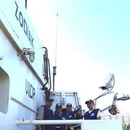 Команда исследователей на борту "Зодиака". Фото пресс-службы ВНИРО