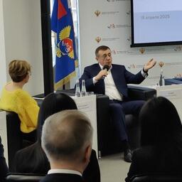 Губернатор Сахалинской области Валерий ЛИМАРЕНКО. Фото пресс-службы правительства региона