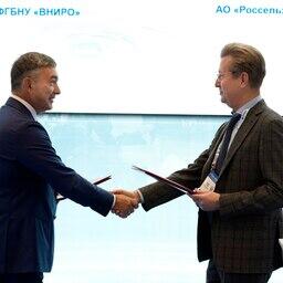 Подписи под документом поставили директор ВНИРО Кирилл КОЛОНЧИН и заместитель председателя правления РСХБ Сергей ЛЕВИН. Фото пресс-службы института