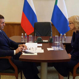 Губернатор Дмитрий ДЕМЕШИН провел встречу с депутатом региональной Думы, председателем Хабаровского Крайрыбакколхозсоюза Ольгой БУЛКОВОЙ. Фото Антона Шевченко, пресс-служба правительства Хабаровского края