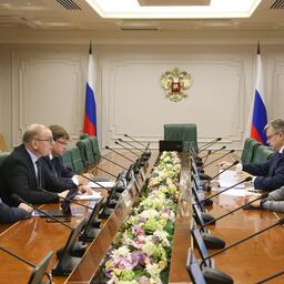 Вопросы господдержки судоремонтной отрасли рассмотрели на круглом столе в Совете Федерации. Фото пресс-службы СФ