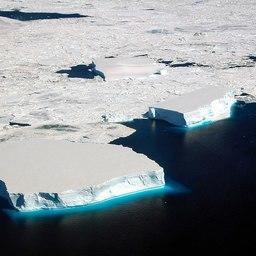 Айсберги в северной части моря Уэдделла. Фото NASA Goddard Space Flight Center from Greenbelt