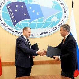 Соглашение подписали директор Института мясо-молочной промышленности Республики Беларусь Гордей ГУСАКОВ и директор Всероссийского НИИ рыбного хозяйства и океанографии, доктор экономических наук Кирилл КОЛОНЧИН. Фото пресс-службы ВНИРО