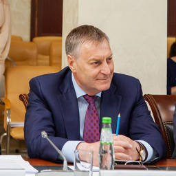 Президента Магаданской ассоциации рыбопромышленников Михаила КОТОВА тоже выбрали заместителем председателя совета