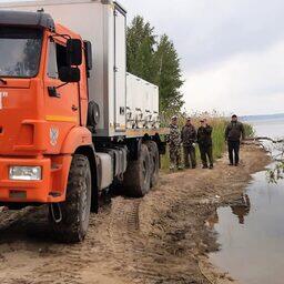 Посадочный материал доставили на озеро специальным транспортом. Фото пресс-службы Главрыбвода