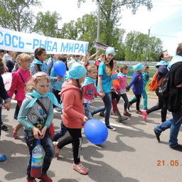 Шествие в День мигрирующих рыб в селе Константиновка Амурской области. Фото пресс-службы WWF