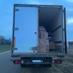 Рыбопродукцию пытались спрятать за коробками с овсяными хлопьями. Фото пресс-службы ЦТУ