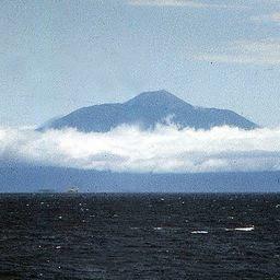Вулкан Тятя на острове Кунашир. Фото Витольда Муратова («Википедия»)