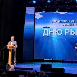 Поздравления от губернатора передал зампред краевого правительства Валерий ПРОКОПЧУК