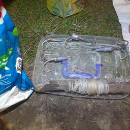 Злоумышленники использовали запрещенные крючки-тройники. Фото пресс-службы УМВД России по Магаданской области