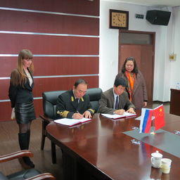 Стороны подписали договоры о сотрудничестве. Фото информационно-аналитического отдела Дальрыбвтуза.