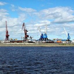 Речной порт в Лабытнанги. Фото Николая Максимовича («Википедия»)