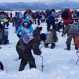 «Сахалинский лед» — любимое состязание рыболовов области, в фестивале принимают участие и приезжие из других регионов. На фото соревнования прошлого года