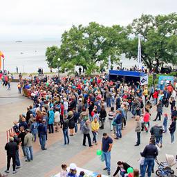 Сотни горожан собрались на главный рыбацкий праздник