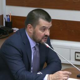 Аудитор Счетной палаты Сергей МАМЕДОВ. Скриншот видео Госдумы