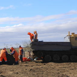 Работа спасателей на месте разлива. Фото пресс-службы МЧС России