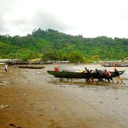 Рыбакам Камеруна грозят закрыть доступ на рынок ЕС. Фото Mouenthias («Википедия»)