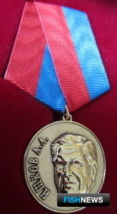 Юбилейная медаль «100 лет со дня рождения министра рыбного хозяйства СССР А.А. Ишкова»