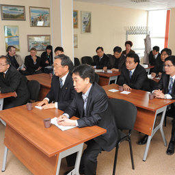 Владивостокский морской рыбопромышленный колледж посетила делегация бизнесменов из Южной Кореи.