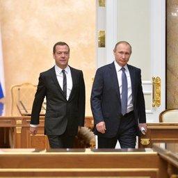 Премьер Дмитрий МЕДВЕДЕВ и президент Владимир ПУТИН. Фото пресс-службы президента РФ.