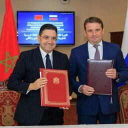 Министр иностранных дел, африканского сотрудничества и по делам марокканцев, проживающих за рубежом Насер БУРИТА и руководитель Росрыболовства Илья ШЕСТАКОВ подписали соглашение о взаимодействии двух стран в области морского рыболовства. Фото пресс-службы ФАР
