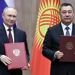 Глава государства Владимир ПУТИН и его киргизский коллега Садыр ЖАПАРОВ подписали Совместное заявление об углублении отношений союзничества и стратегического партнерства. Фото пресс-службы президента РФ