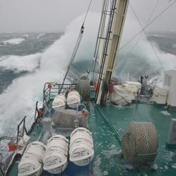 Шторм в Охотском море. Фото пресс-службы «Океанрыбфлота»