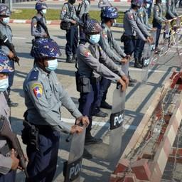 Кордон полиции в Мьянме во время событий 1 февраля 2021 г. Фото OneNews («Википедия»)