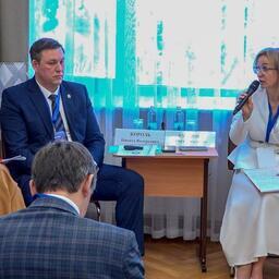Замруководителя Хабаровского филиала ВНИРО, председатель Общественного совета при краевом комитете рыбного хозяйства Екатерина КУРИЛОВА, председатель регионального комитета рыбного хозяйства Никита КОРОЛЬ и председатель Хабаровского Крайрыбакколхозсоюза Ольга БУЛКОВА. Фото пресс-службы отраслевого объединения